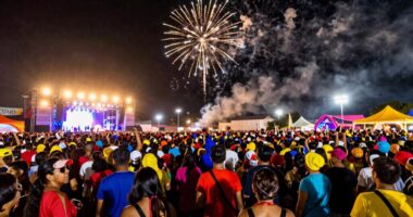 festival crowd wide angle lenses
