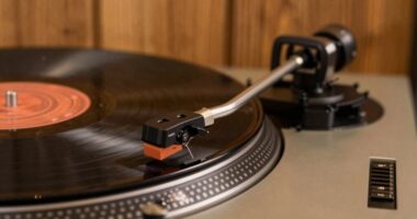 proper turntable tracking force