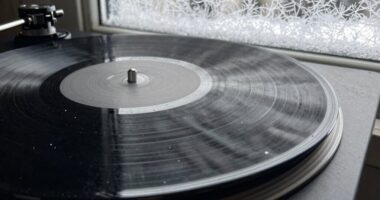 winter causes vinyl static
