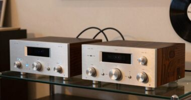 amplifier versus receiver comparison