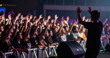 crowd positioning enhances concert