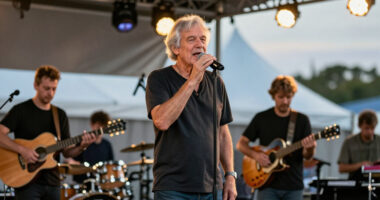 Mike Love Rejoins The Beach Boys On Stage Amid Health Issues [Updated]